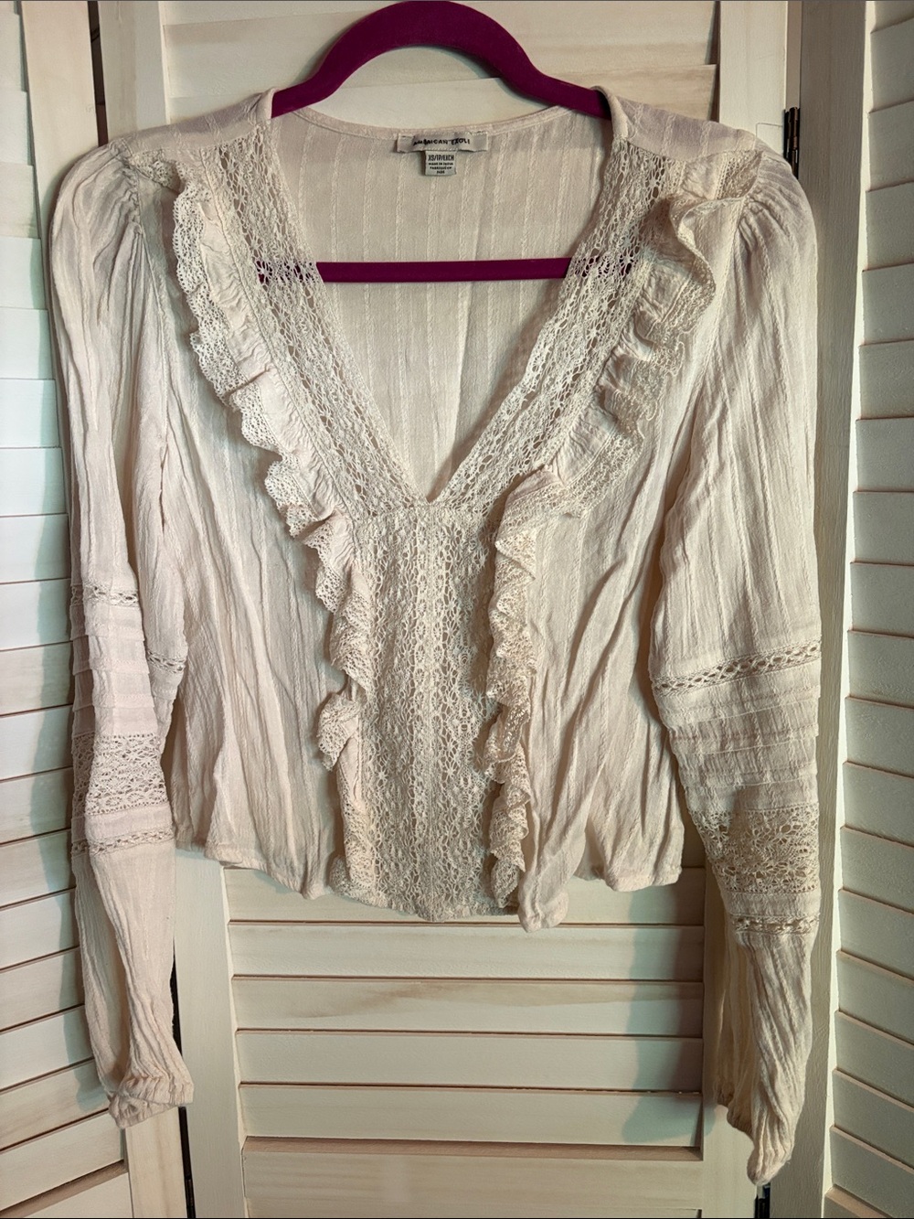 AE Boho Lace Ruffle V-Neck Women's Top in Cream